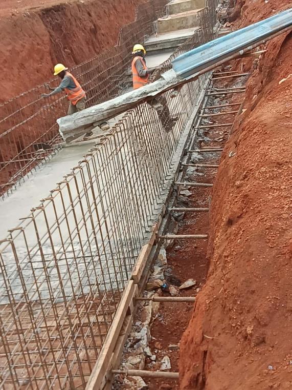 Construção de casas sociais em Luanda com trabalhos de betão e infraestrutura